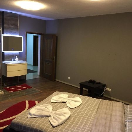 Family White Hotel Gjilan المظهر الخارجي الصورة