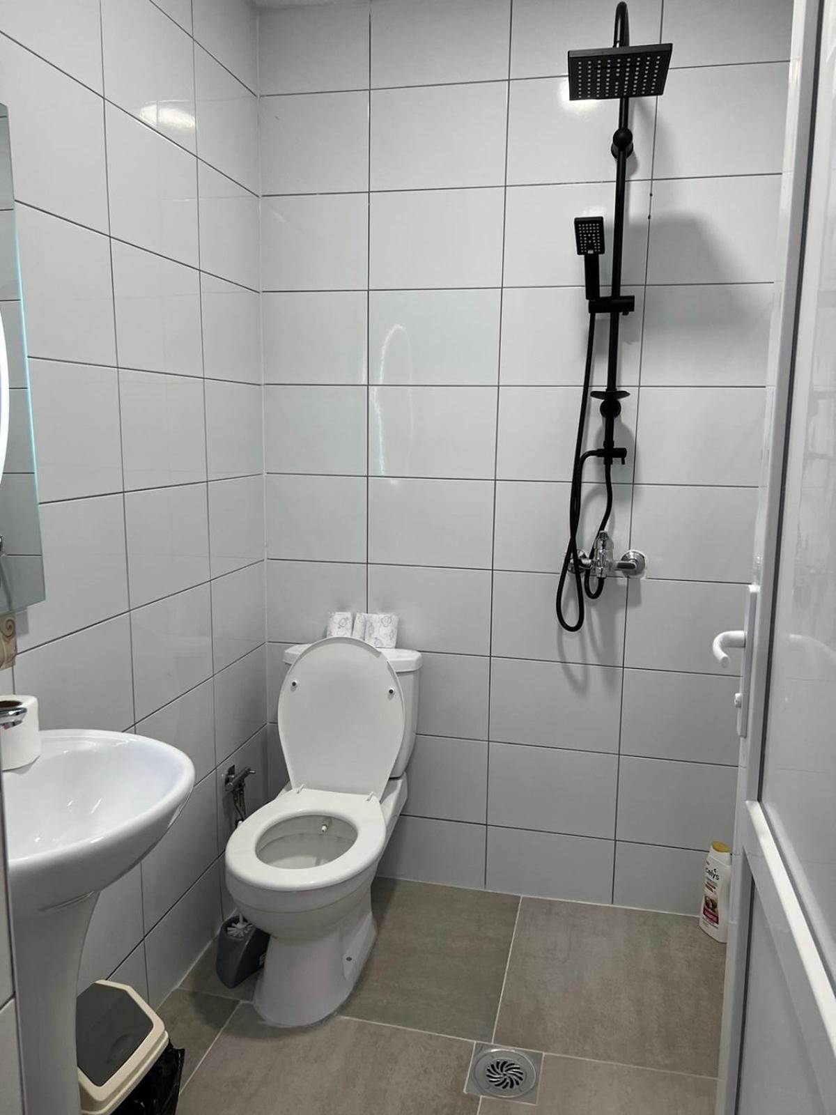 Family White Hotel Gjilan المظهر الخارجي الصورة