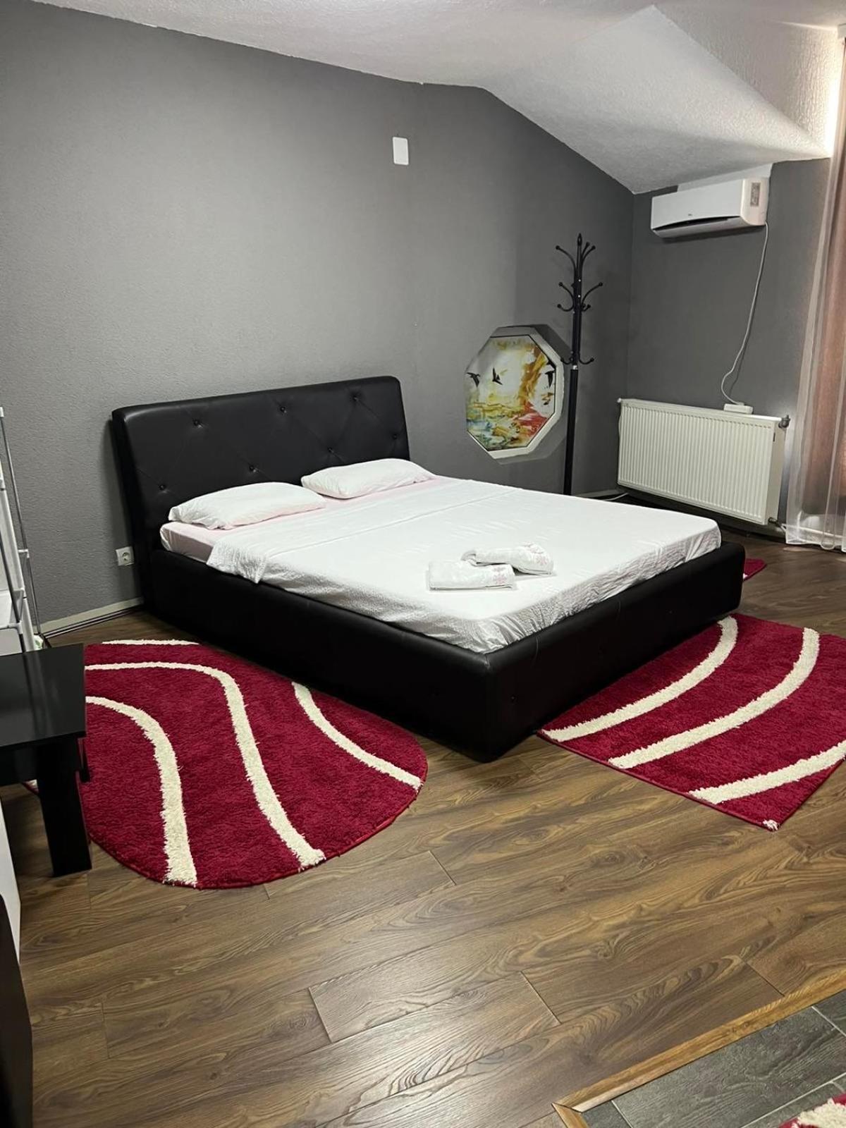 Family White Hotel Gjilan المظهر الخارجي الصورة