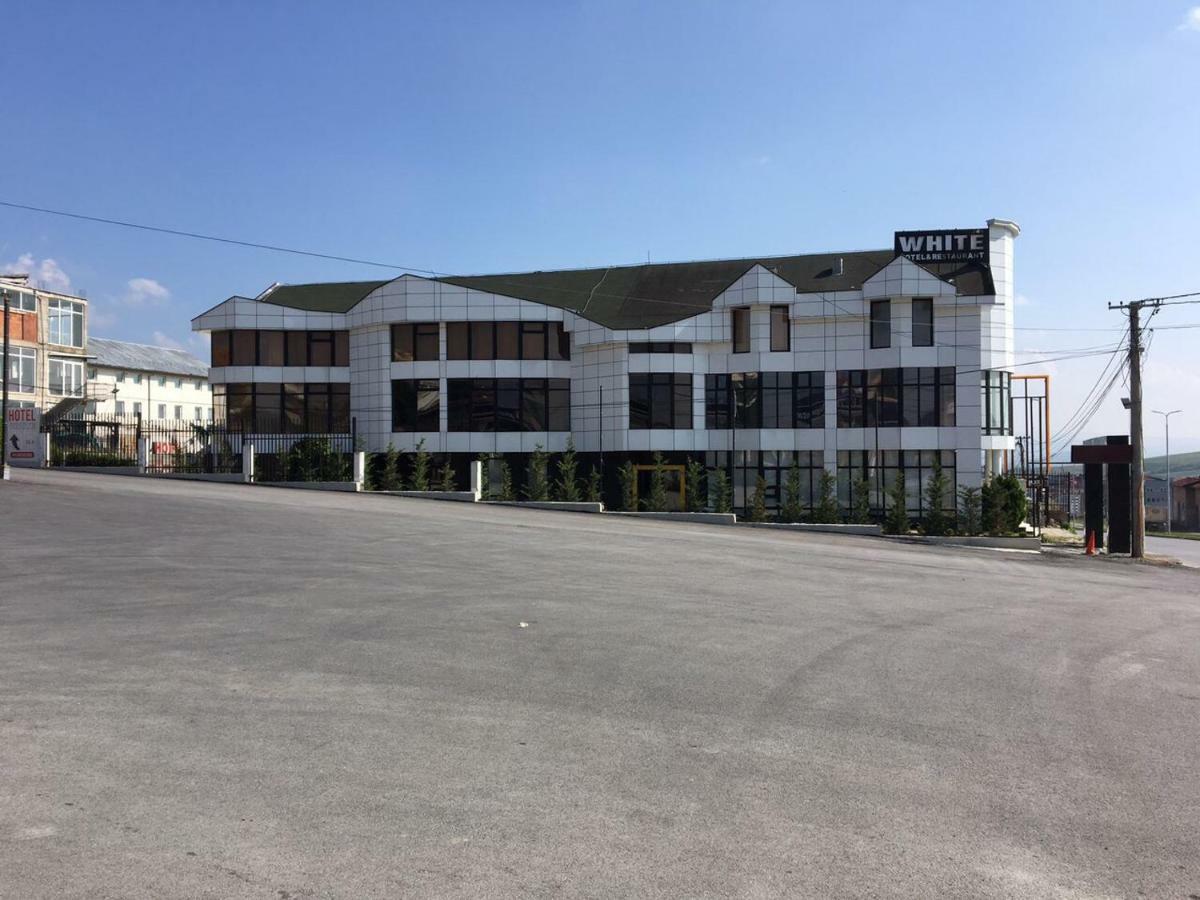 Family White Hotel Gjilan المظهر الخارجي الصورة