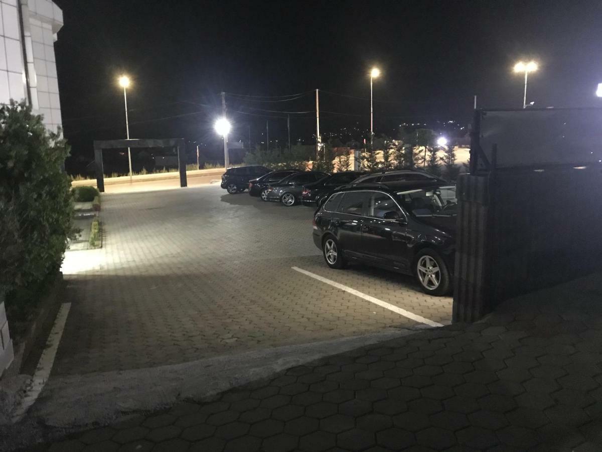 Family White Hotel Gjilan المظهر الخارجي الصورة