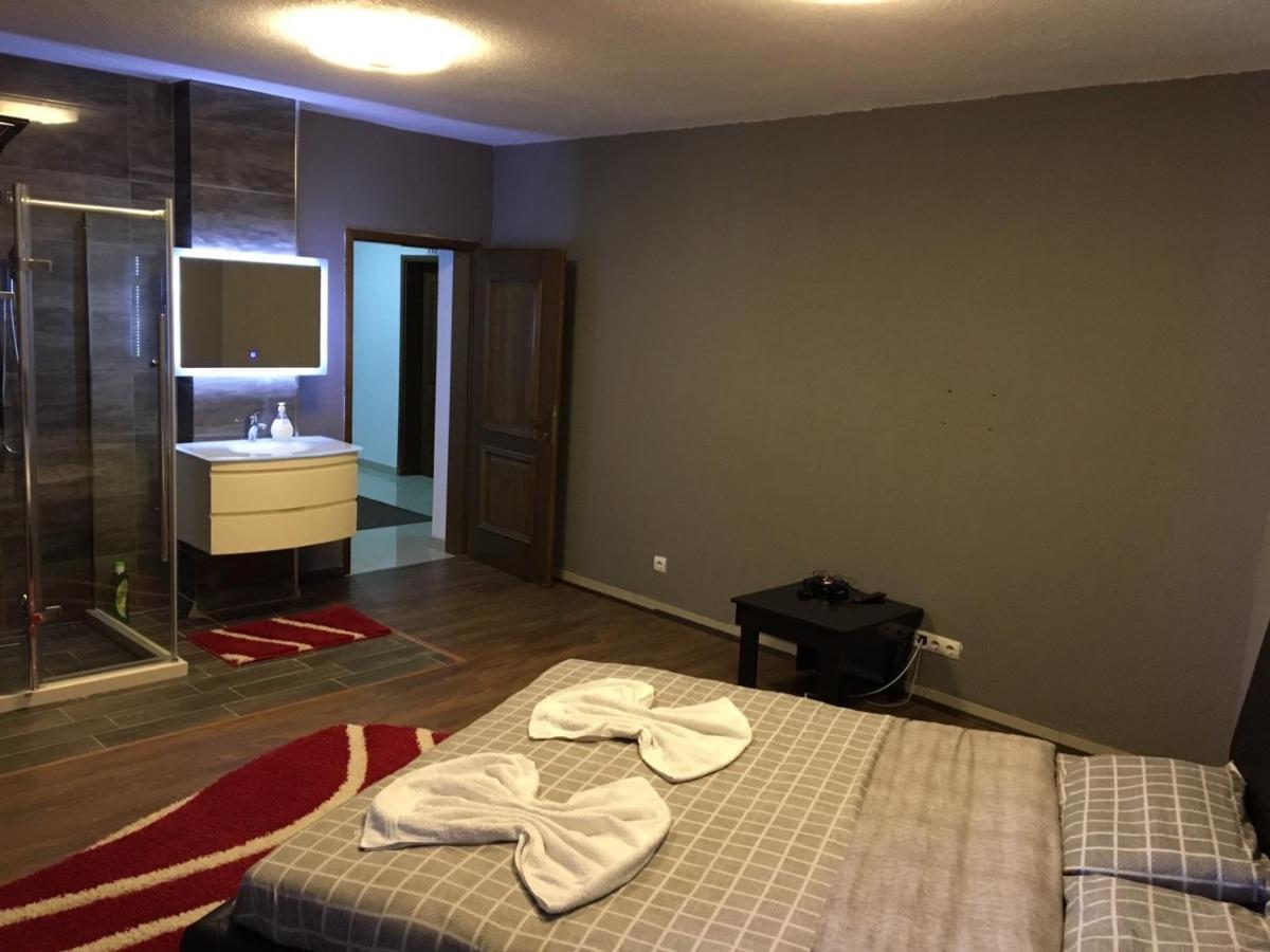 Family White Hotel Gjilan المظهر الخارجي الصورة