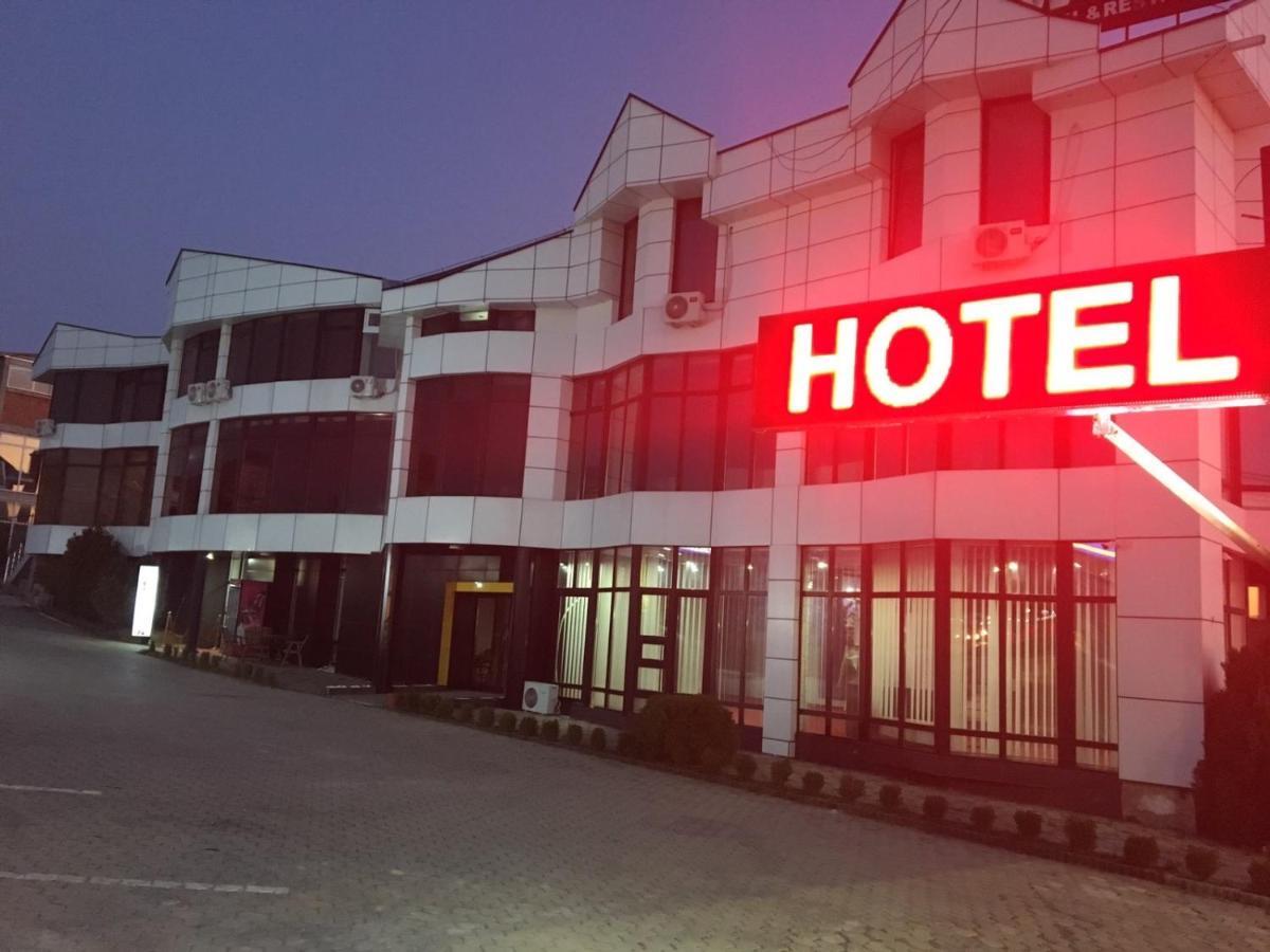 Family White Hotel Gjilan المظهر الخارجي الصورة