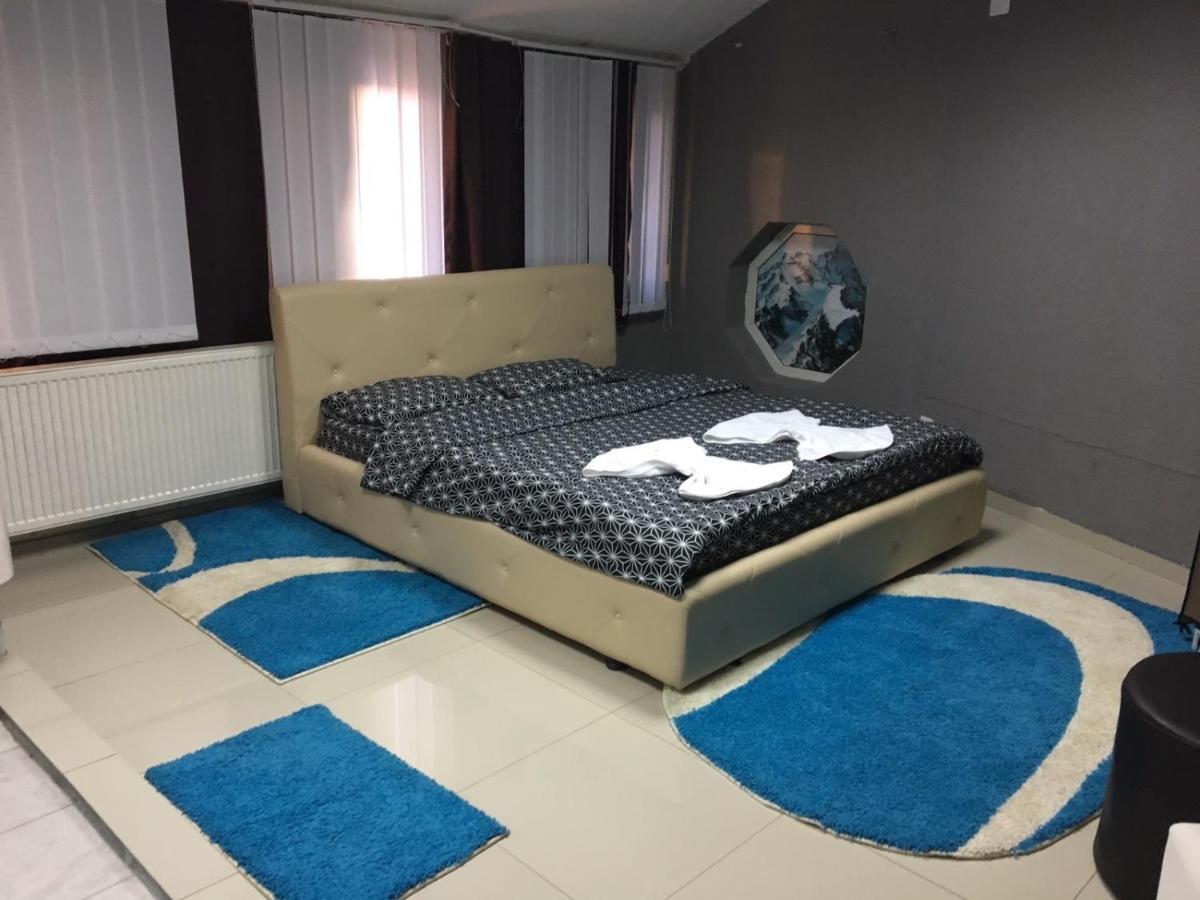 Family White Hotel Gjilan المظهر الخارجي الصورة
